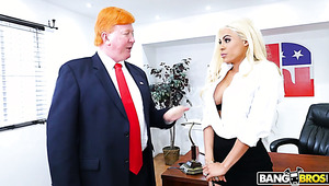 Executive personnel secretary Luna Star gets fucked right in the office