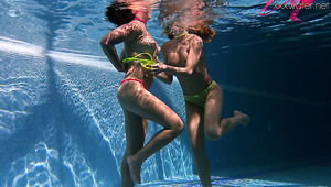 Cute Alla Zlatavlaska has invited lovely girl for some good underwater show