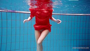 Hot and sexy underwater solo show performed by great swimmer Avenna