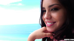 Acting slutty girlfriend with sexy booty Alina Lopez deserves nice cunnilingus