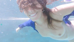 Kate Clover' passionate dive in the swimming pool