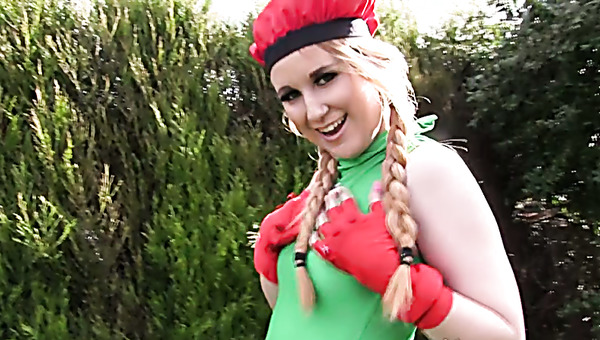Sweet looking blonde harlot rubs her juicy twat with fingers