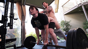 BBW bombshell takes every inch in rough doggy pose outdoor workout